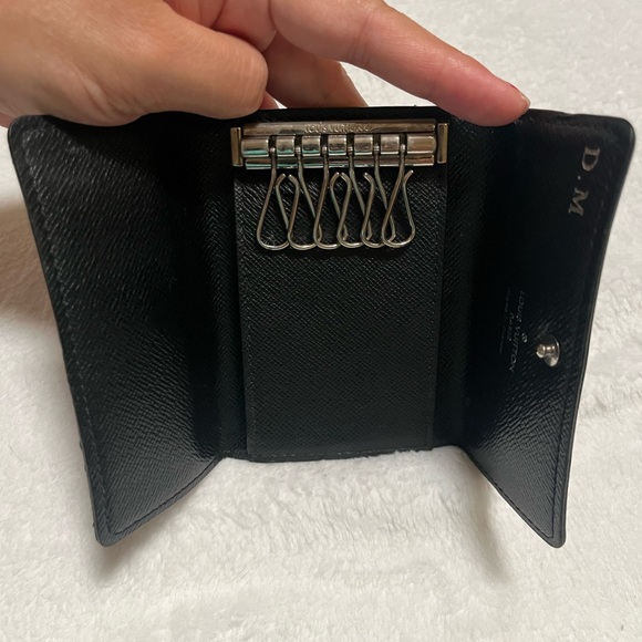 Louis Vuitton 6 Key Holder - Picture 5 of 12